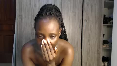 Snapshot of gulpess chatting on December 2, 10:12 pm Miss Incredible online show from December 2, 10:12 pm