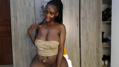 Snapshot of gulpess chatting on December 13, 11:28 pm Miss Incredible online show from December 13, 11:28 pm