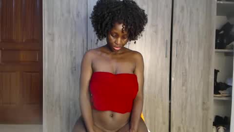 Snapshot of gulpess chatting on December 19, 12:02 am Miss Incredible online show from December 19, 12:02 am