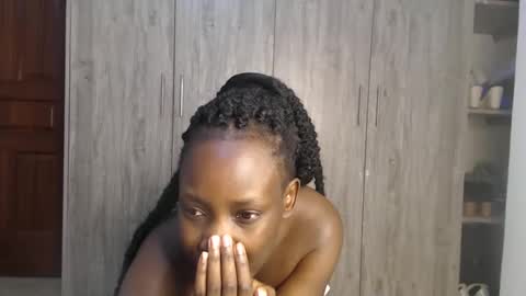 Snapshot of gulpess chatting on January 24, 12:31 am Miss Incredible online show from January 24, 12:31 am