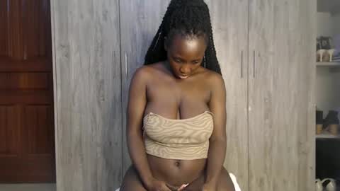 Snapshot of gulpess chatting on February 18, 10:47 pm Miss Incredible online show from February 18, 10:47 pm