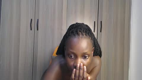 Snapshot of gulpess chatting on October 9, 12:19 am Miss Incredible online show from October 9, 12:19 am