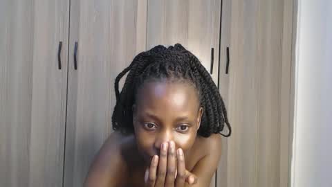 Snapshot of gulpess chatting on October 16, 12:44 am Miss Incredible online show from October 16, 12:44 am