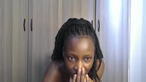 Snapshot of gulpess chatting on October 17, 11:02 am Miss Incredible online show from October 17, 11:02 am