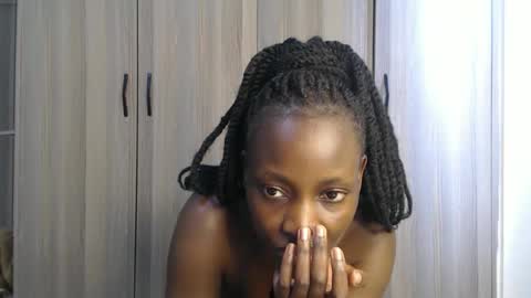 Snapshot of gulpess chatting on October 26, 11:05 am Miss Incredible online show from October 26, 11:05 am