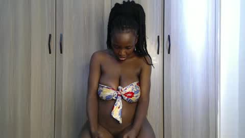 Snapshot of gulpess chatting on November 2, 11:01 am Miss Incredible online show from November 2, 11:01 am