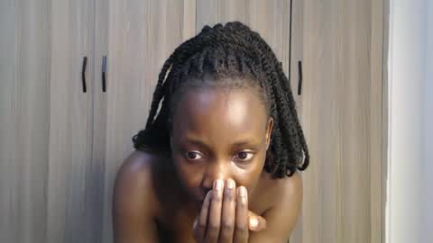 Snapshot of gulpess chatting on November 3, 12:02 am Miss Incredible online show from November 3, 12:02 am