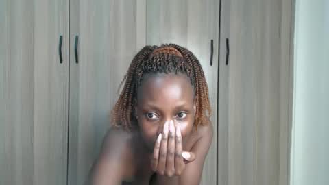 Snapshot of gulpess chatting on November 28, 12:46 am Miss Incredible online show from November 28, 12:46 am