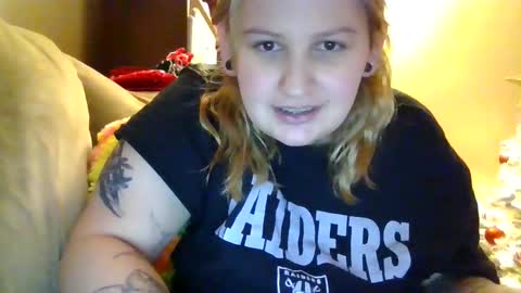 Snapshot of gummybearluvsu chatting on December 15, 1:04 pm Gummybearluvzu online show from December 15, 1:04 pm