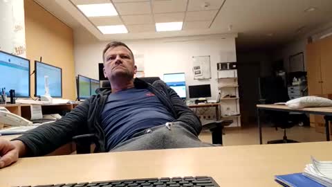 Snapshot of guschidick chatting on October 28, 2:37 am guschidick online show from October 28, 2:37 am