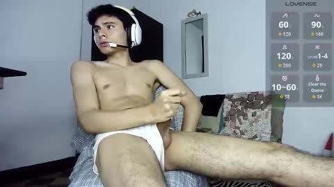 Snapshot of guts1_ chatting on October 30, 5:09 am Guts online show from October 30, 5:09 am