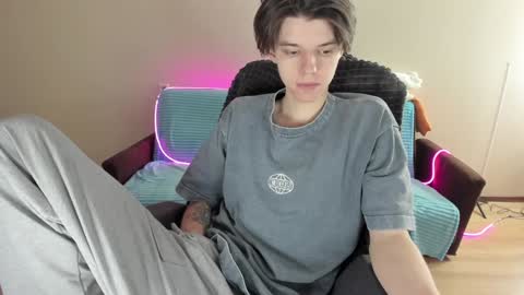 guy_liam1 online show from December 21, 7:35 am