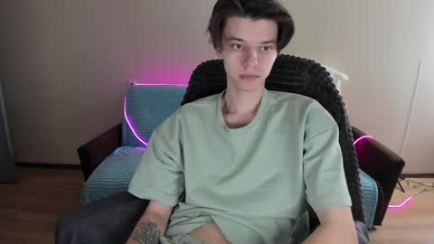 guy_liam1 online show from December 25, 12:37 pm