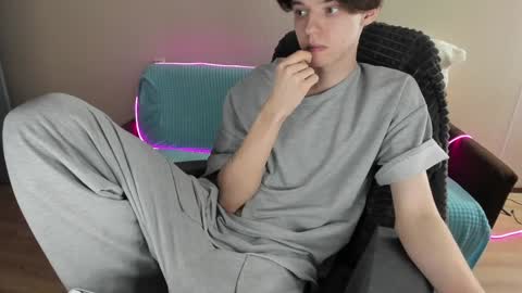 guy_liam1 online show from February 1, 4:11 pm