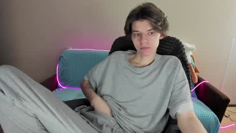 guy_liam1 online show from February 2, 8:57 am