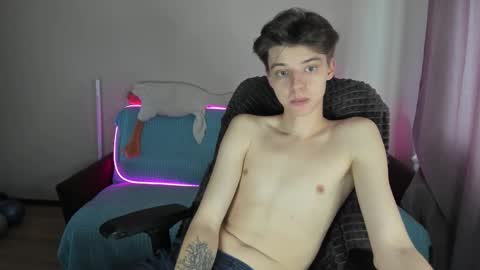 guy_liam1 online show from October 12, 8:24 am