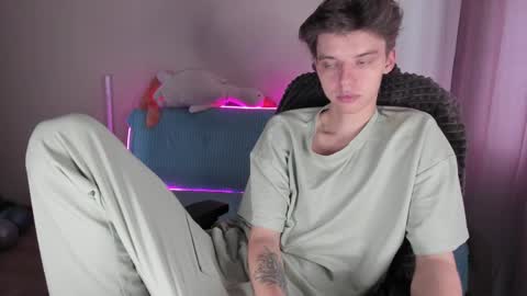 guy_liam1 online show from October 15, 8:25 am