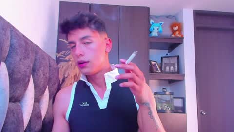 Snapshot of guy_twinks chatting on December 7, 8:38 pm Gabriel online show from December 7, 8:38 pm