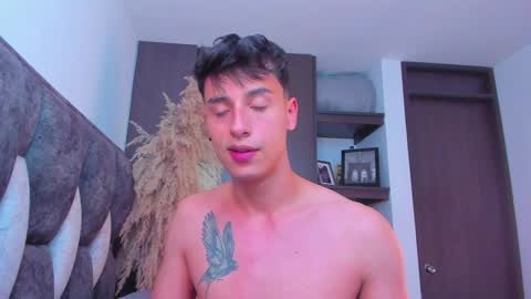 Snapshot of guy_twinks chatting on December 10, 5:17 am Gabriel online show from December 10, 5:17 am