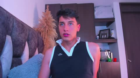 Snapshot of guy_twinks chatting on January 9, 12:35 am Gabriel online show from January 9, 12:35 am