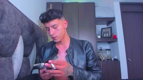 Snapshot of guy_twinks chatting on January 12, 2:03 am Gabriel online show from January 12, 2:03 am