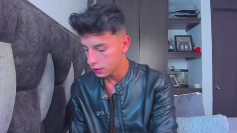 Snapshot of guy_twinks chatting on January 13, 11:17 pm Gabriel online show from January 13, 11:17 pm