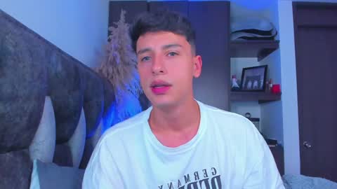 Snapshot of guy_twinks chatting on January 16, 10:34 pm Gabriel online show from January 16, 10:34 pm