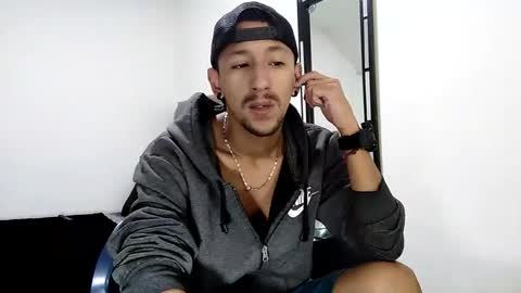 Snapshot of guykarim chatting on December 24, 1:16 am karim online show from December 24, 1:16 am