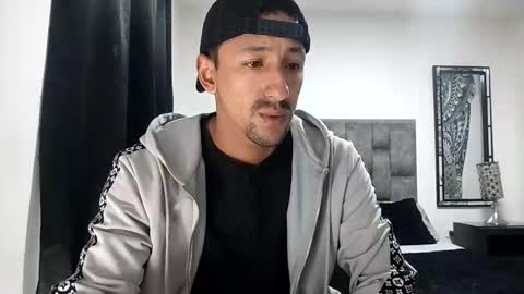 Snapshot of guykarim chatting on December 17, 4:18 am karim online show from December 17, 4:18 am