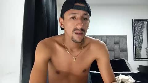 Snapshot of guykarim chatting on December 18, 11:55 pm karim online show from December 18, 11:55 pm