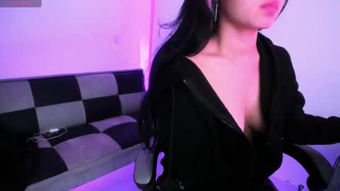 gwenhazel online show from October 6, 11:18 am