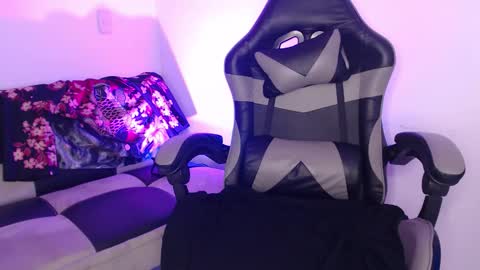 gwenhazel online show from October 22, 11:43 am