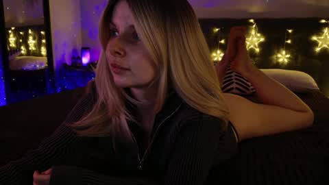 Snapshot of gwenhilton chatting on December 28, 5:33 am gwenhilton online show from December 28, 5:33 am