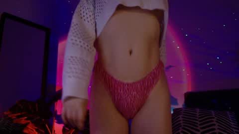 Snapshot of gwenhilton chatting on January 24, 5:42 am gwenhilton online show from January 24, 5:42 am