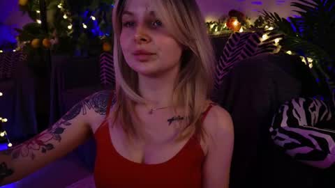 Snapshot of gwenhilton chatting on February 18, 6:48 am gwenhilton online show from February 18, 6:48 am