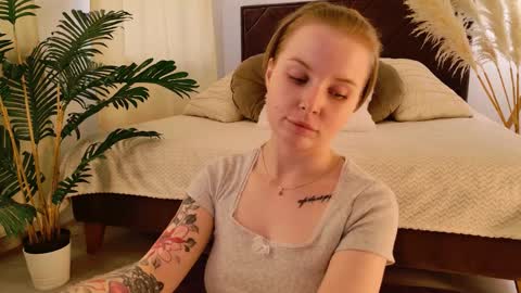 Snapshot of gwenhilton chatting on September 10, 6:57 am gwenhilton online show from September 10, 6:57 am