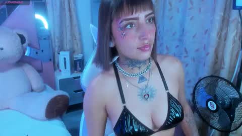 Snapshot of gyal_8_ chatting on September 23, 3:53 am gyal_8_ online show from September 23, 3:53 am