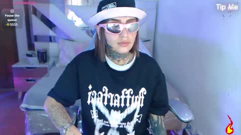 Snapshot of gyal_8_ chatting on October 23, 9:24 pm gyal_8_ online show from October 23, 9:24 pm