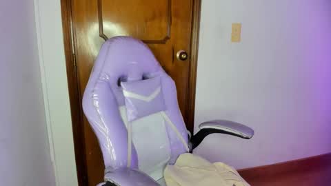 Snapshot of gyal_8_ chatting on November 8, 10:30 pm gyal_8_ online show from November 8, 10:30 pm