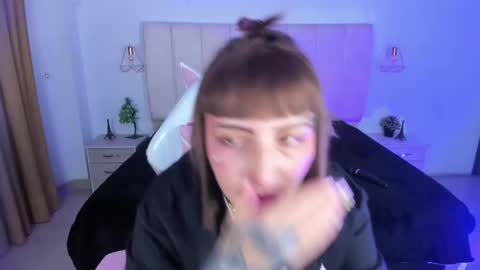 Snapshot of gyal_8_ chatting on November 30, 3:54 am gyal_8_ online show from November 30, 3:54 am