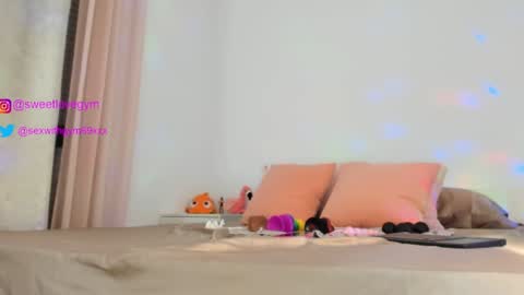 Snapshot of gym69xxx chatting on December 8, 5:18 am instagram sweetlovegym.......twitter sexwithgym69xxx online show from December 8, 5:18 am