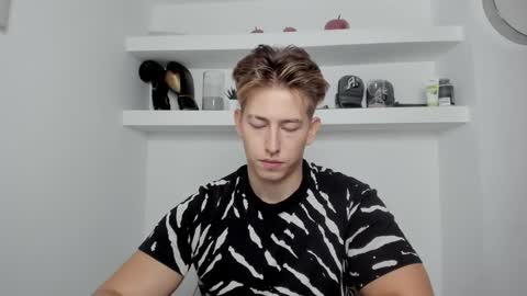 Snapshot of gym_alpha chatting on December 1, 4:29 pm Oliver online show from December 1, 4:29 pm