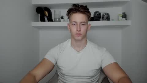 Snapshot of gym_alpha chatting on December 3, 8:28 pm Oliver online show from December 3, 8:28 pm