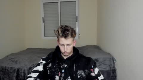 Snapshot of gym_alpha chatting on December 16, 8:37 pm Oliver online show from December 16, 8:37 pm