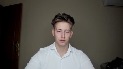 Snapshot of gym_alpha chatting on January 13, 9:52 pm Oliver online show from January 13, 9:52 pm