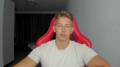 Snapshot of gym_alpha chatting on November 5, 9:15 pm Oliver online show from November 5, 9:15 pm