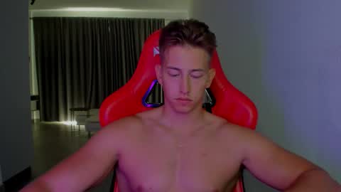 Snapshot of gym_alpha chatting on November 8, 4:40 pm Oliver online show from November 8, 4:40 pm