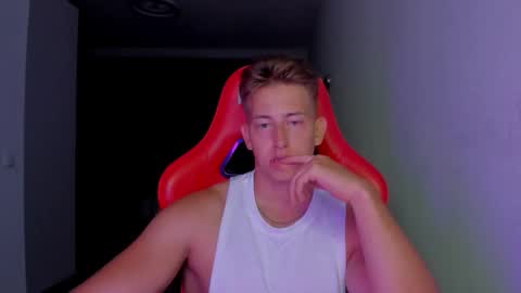 Snapshot of gym_alpha chatting on November 10, 9:58 pm Oliver online show from November 10, 9:58 pm