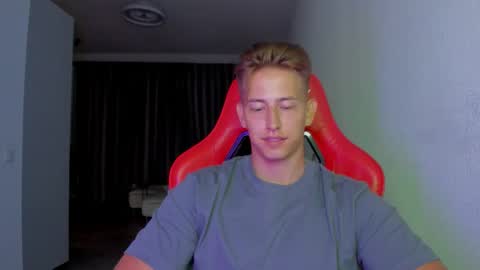 Snapshot of gym_alpha chatting on November 12, 12:44 am Oliver online show from November 12, 12:44 am