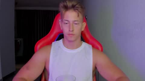 Snapshot of gym_alpha chatting on November 25, 7:36 pm Oliver online show from November 25, 7:36 pm